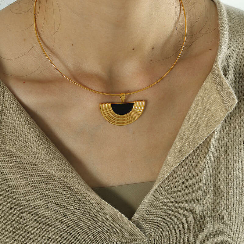 Classical Temperament Acrylic Choker Pendant Necklace Earrings Set Exquisite Fan-shaped Design Sense Jewelry