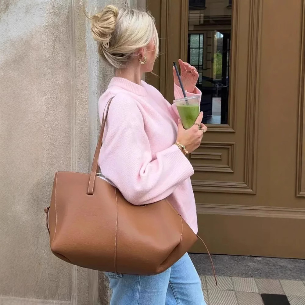 2025 new round neck pink design long sleeved knitted sweater for women's designer casual pullover