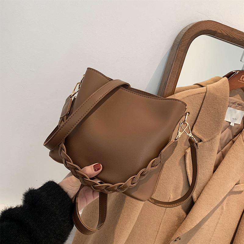 2025 Trendy Small Bag For Women New Fashion Versatile Free Shipping Designer Bag Retro Shoulder Luxury Bag Crossbody Underarm Bucket Bag