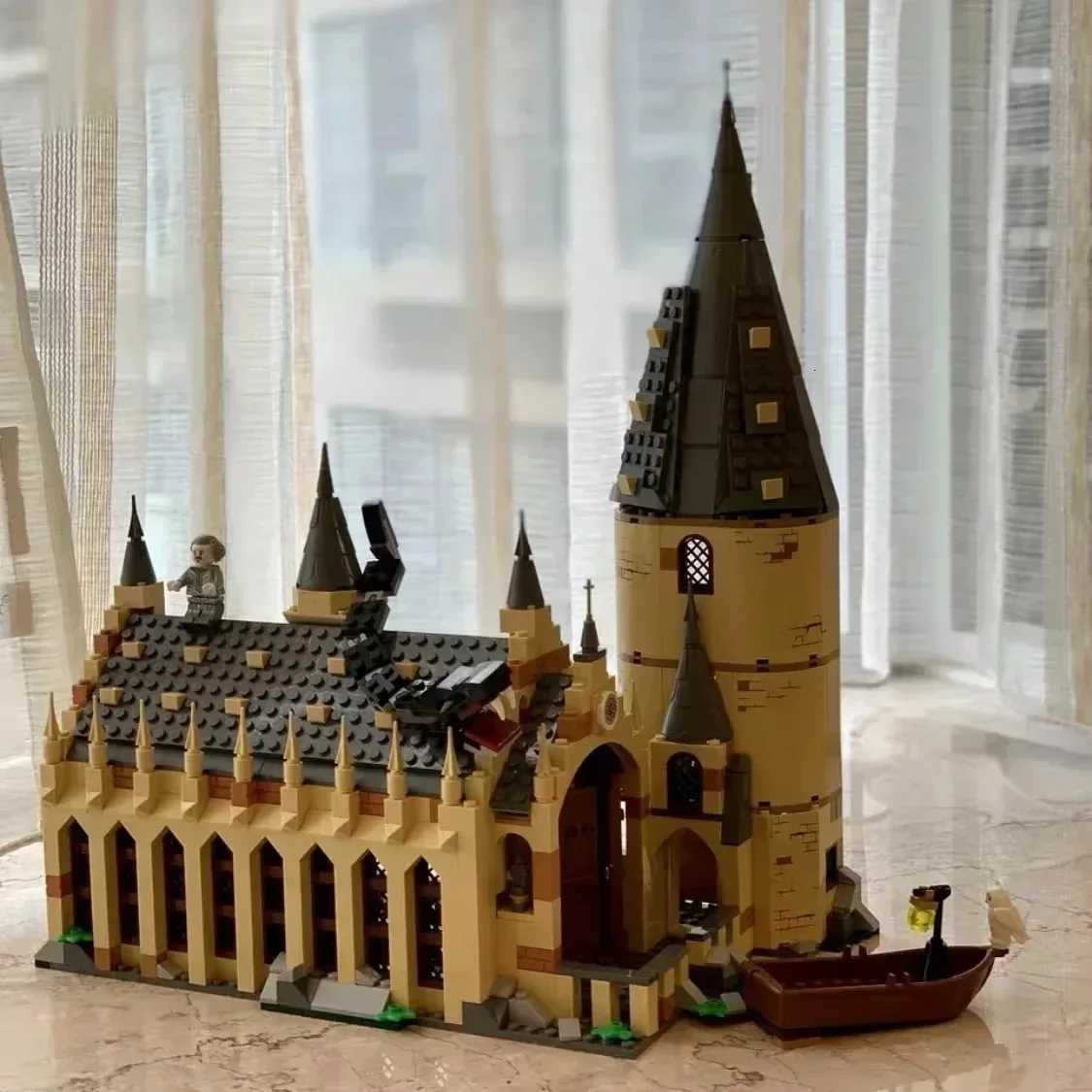 In stock Hogwarts Castle arCHItecture compatible 75954 DIY building blocks CHIldrens toys birthday Christmas gifts Z250910
