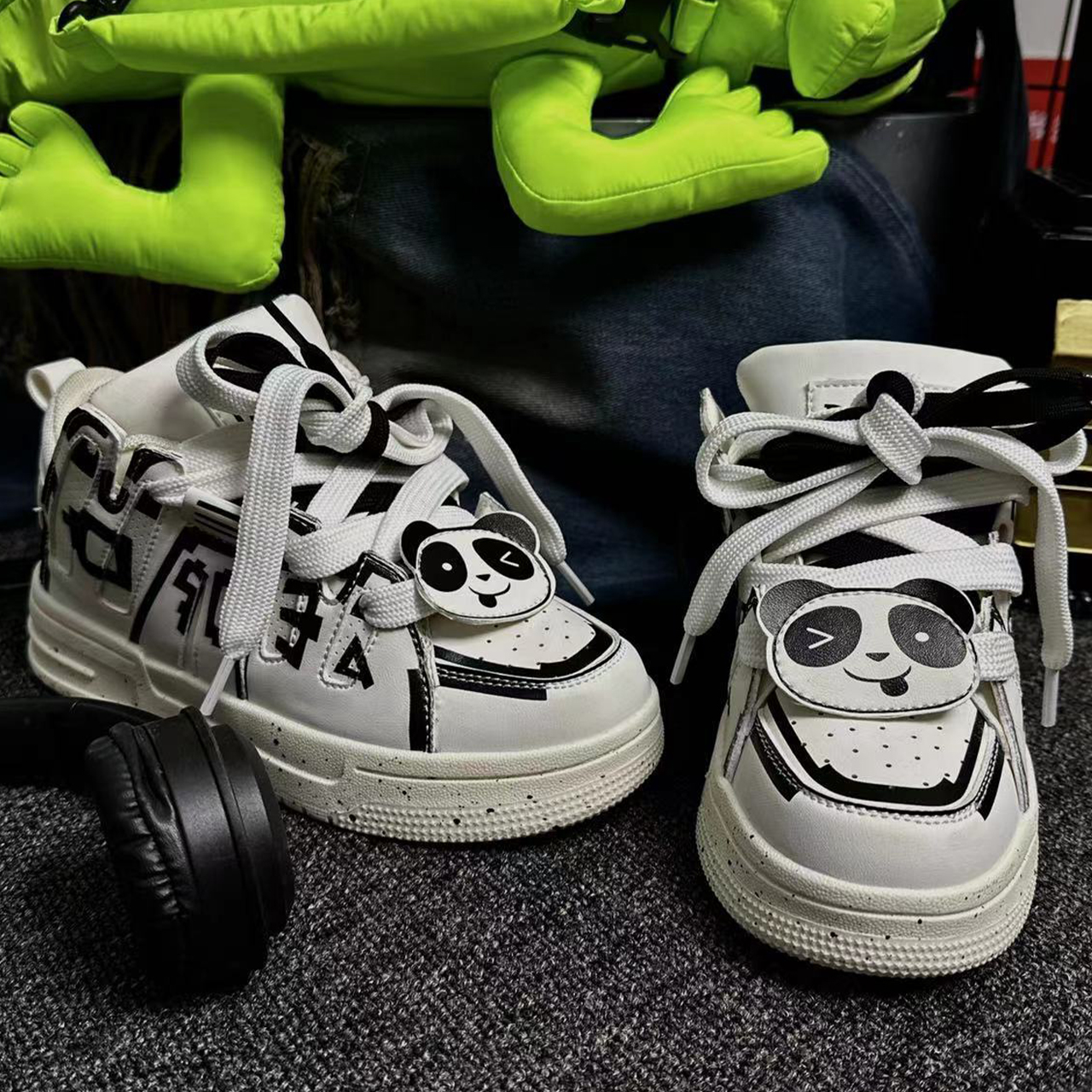 designer shoes womens sneakers mens trainers casual breathable mesh non-slip soft sole stylish panda black graffiti white mens shoes size 36-44
