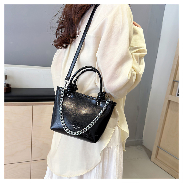 2025 autumn new underarm bag niche design versatile trend light luxury atmosphere lazy style women's shoulder bag designer bag