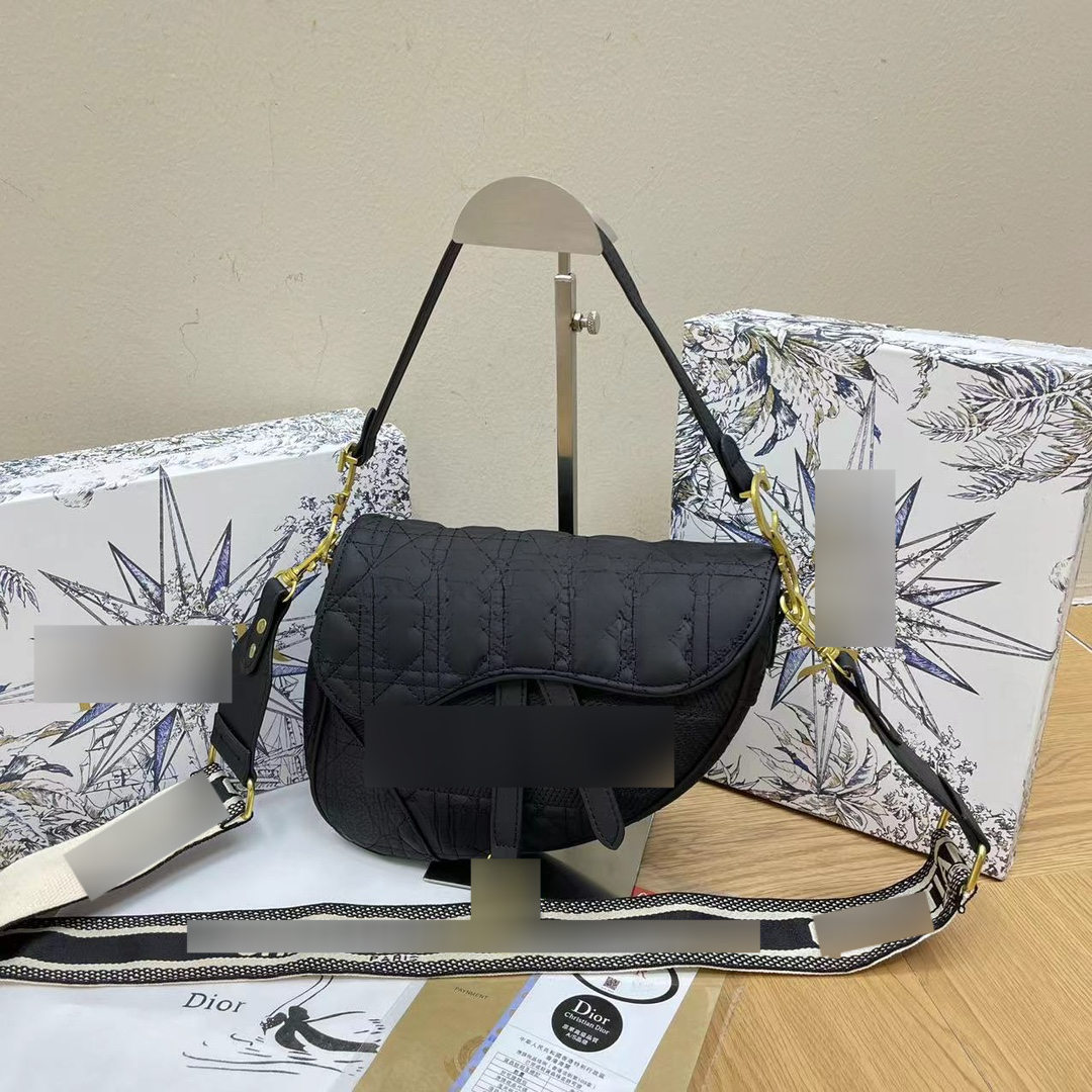 Best-selling saddle-style handbag designed by a designer, fashionable and trendy, with high-end texture, single-shoulder bag, luxury handbag, women�