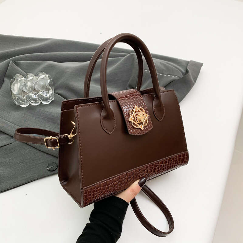 Niche Light Luxury High-End Tote 2025 Winter New Fashion Large Capacity Versatile Commuter Crossbody Bag