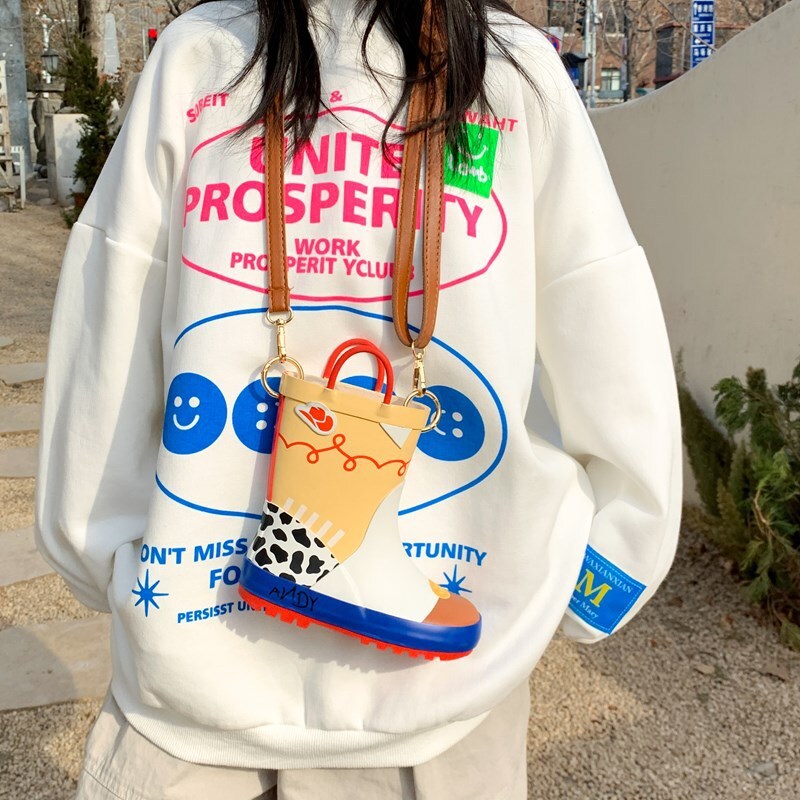 2025 Autumn New Japanese Creative Personality Style Cartoon Niche Design Versatile Trendy Fashion Women's Shoulder Bag bag Designer Bag