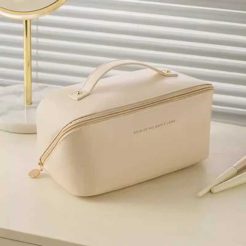 Luxury Womens Travel Makeup Bag Cosmetic Organizer Pouch Fashion Zip Storage Case festival Gift for LadiesXJ250910