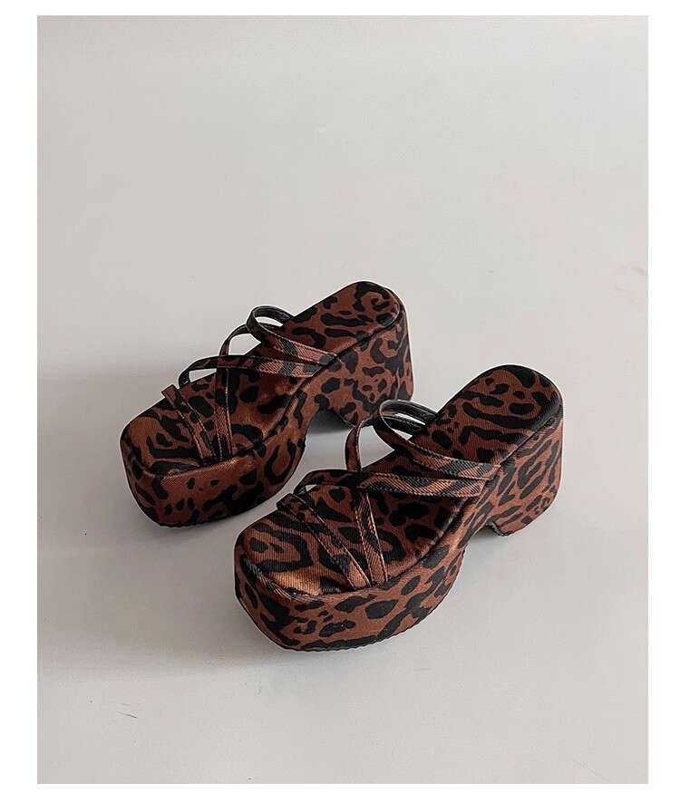 Thick-Soled Black Platform 2025 Spring/Summer New Women's Fashionable French Style Beach Vacation Roman Sandals
