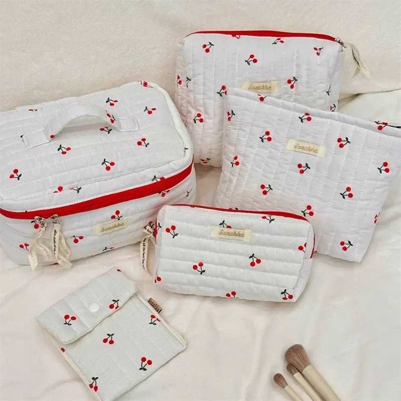 Quilted Cotton Ladies Travel Storage Bag Retro Cherry Womens Cosmetic Bags Cute Design Girls Pencil Case Makeup Bag HandbagsXJ250910