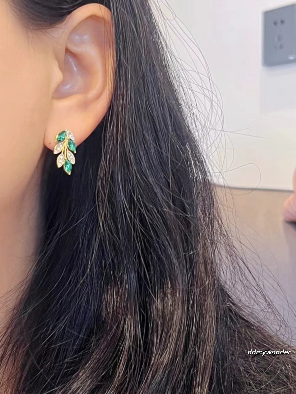 S Sier Needle Shape Jewelry Womens Earrings Studs Exquisite Temperament Golden Branch Jade Leaf Highend Niche Light 250728
