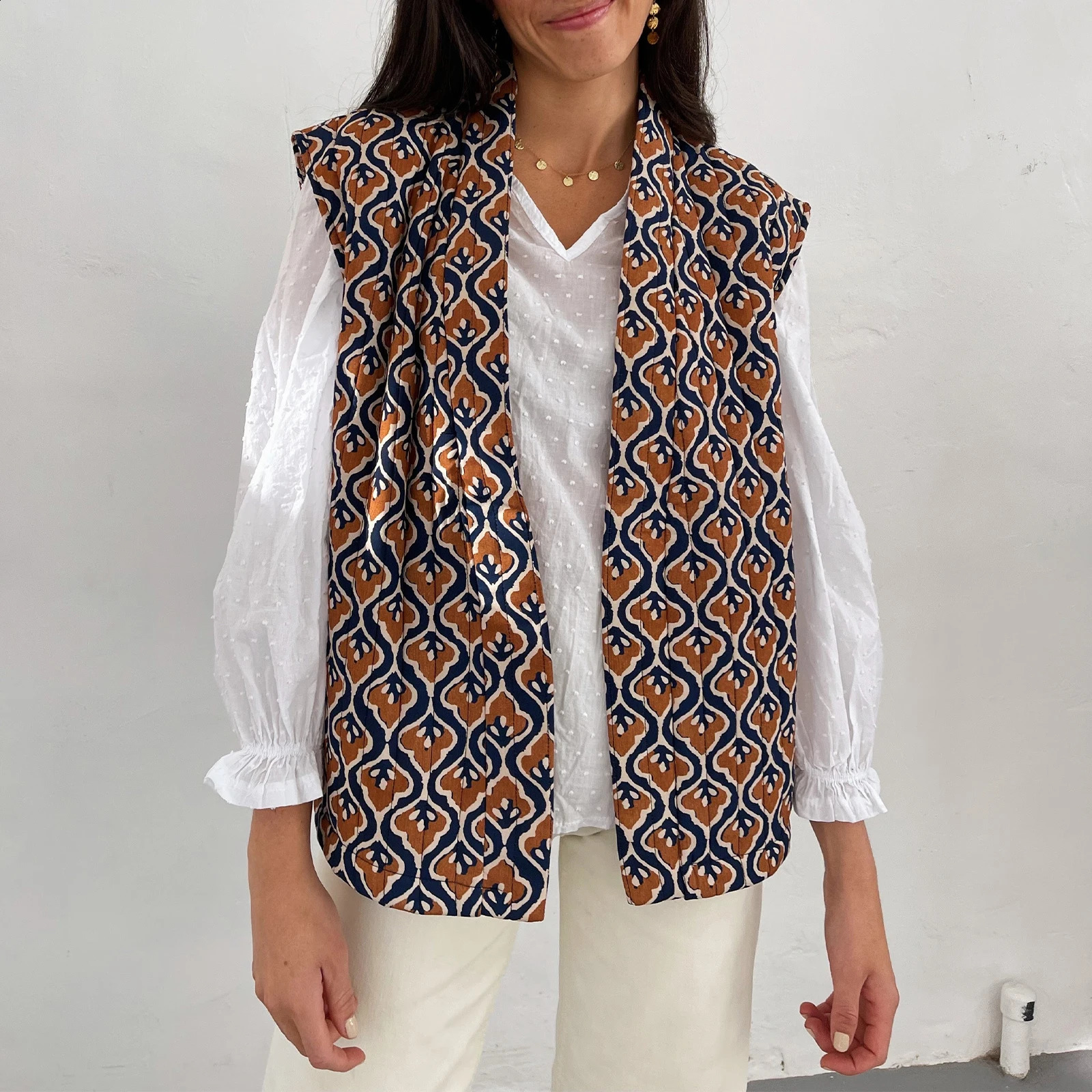 Gaono Womens Cropped Floral Quilted Puffer Vest Padded Sleeveless V Neck Open Front Ditsy Printed Lightweight Gilet Outwear 250823