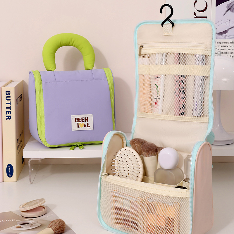 2025 Designer's New Fashion Makeup Bag Handheld Travel Bag