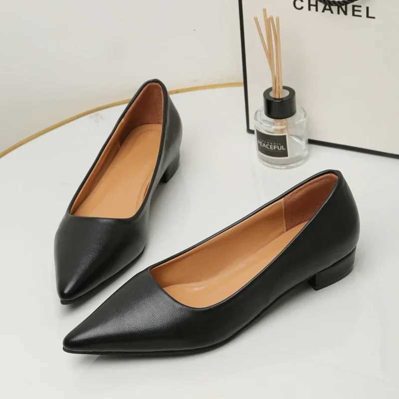 New Pointed Toe Shallow Mouth Square Heel Small Leather Shoes Womens Elegant Fashion High Heels Dress Shoes Zapatos Mujer W250910