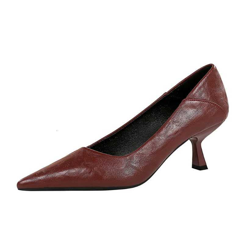 Fashionable High Heels In Spring And Autumn Pointed Toe Shallow Mouth Kitten Heel Temperament Single Shoes Comfortable Versatile W250910