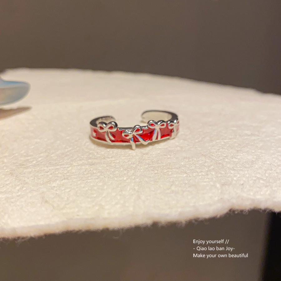 Silver-Tone Ring With Mother-of-Pearl-Like Inlay, Floral Engravings & Crystal-Paved Edges, Elegant Delicate Style, Perfect For Daily Wear Or Gifting