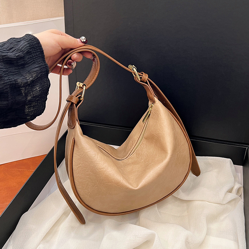 Free shipping designer Korean Style Soft Leather Texture Niche Casual Shoulder Bag Underarm Bag Women Fashion High-end Versatile Casual Crossbody Bag 