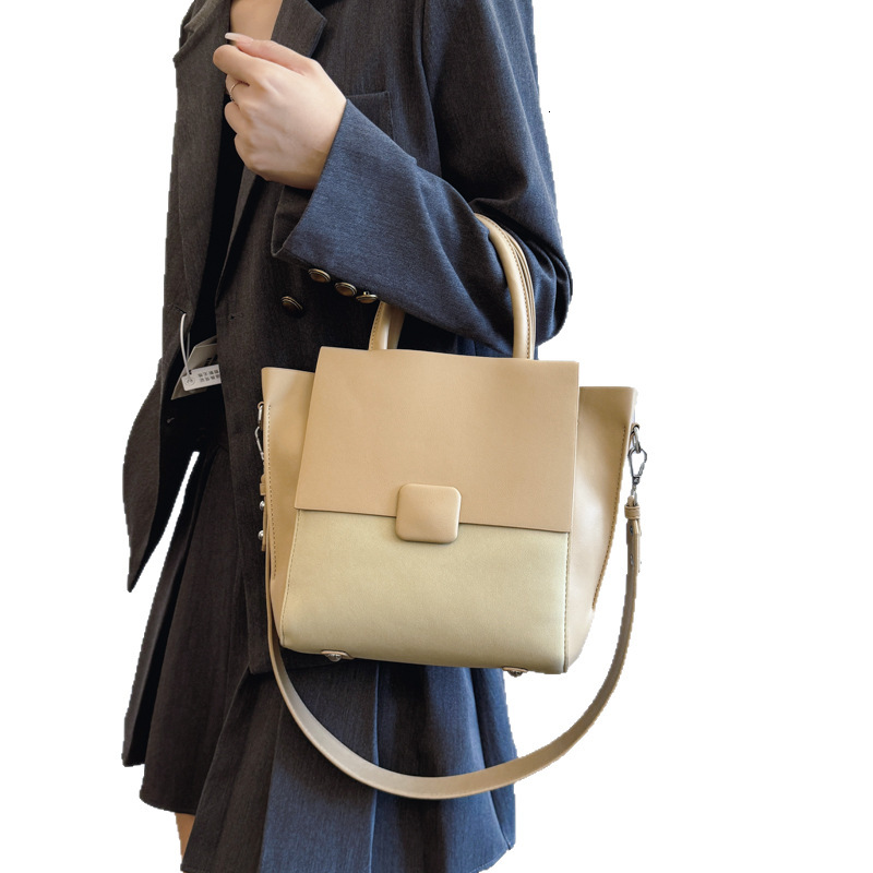 Designer 2025 New Korean Commuter Armband Fashion Retro Handbag