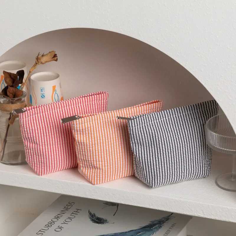New Striped Clutch Cosmetic Bag for Women Girl Large Capacity Makeup Pouch Toiletries Bag Travel Outdoor Makeup StorageXJ250910
