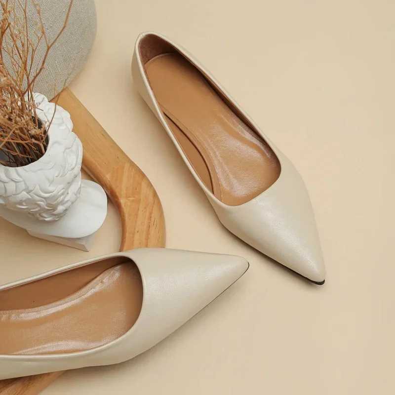 New Pointed Toe Shallow Mouth Square Heel Small Leather Shoes Womens Elegant Fashion High Heels Dress Shoes Zapatos Mujer W250910