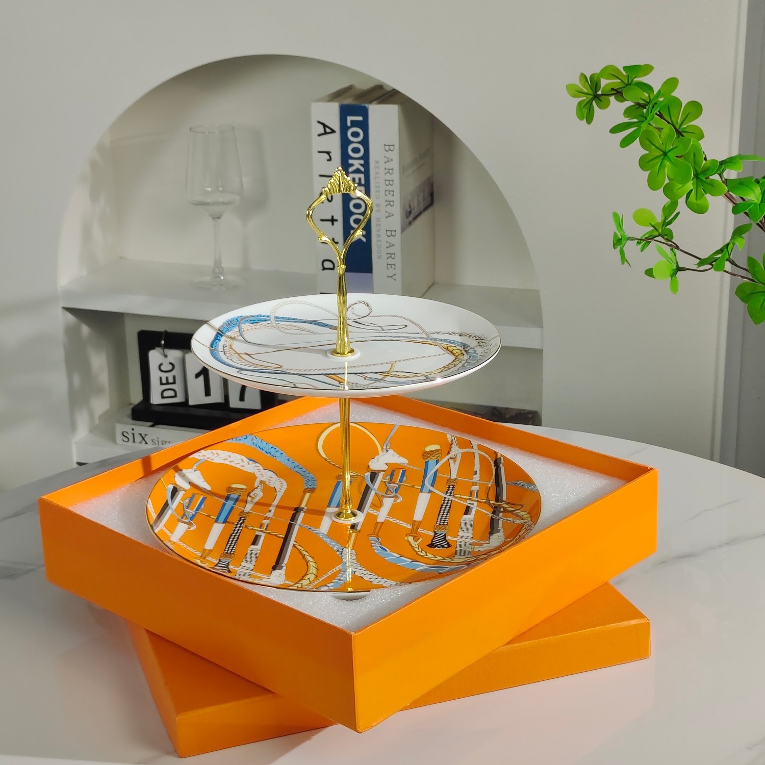 Elegant Bone China Two-Tier Cake Stand, Perfect for Weddings, Tea Parties, or Special Occasions, Ideal for Displaying Cakes & Pastries.