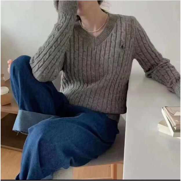 2025 Designer Women Shirt Mens S Wear Womens Versatile Slim Style Pony Sweater Tidy Soft Waxy Fried Dough Twists V-neck Women's Sweaters Knitwear clothing S-XXL