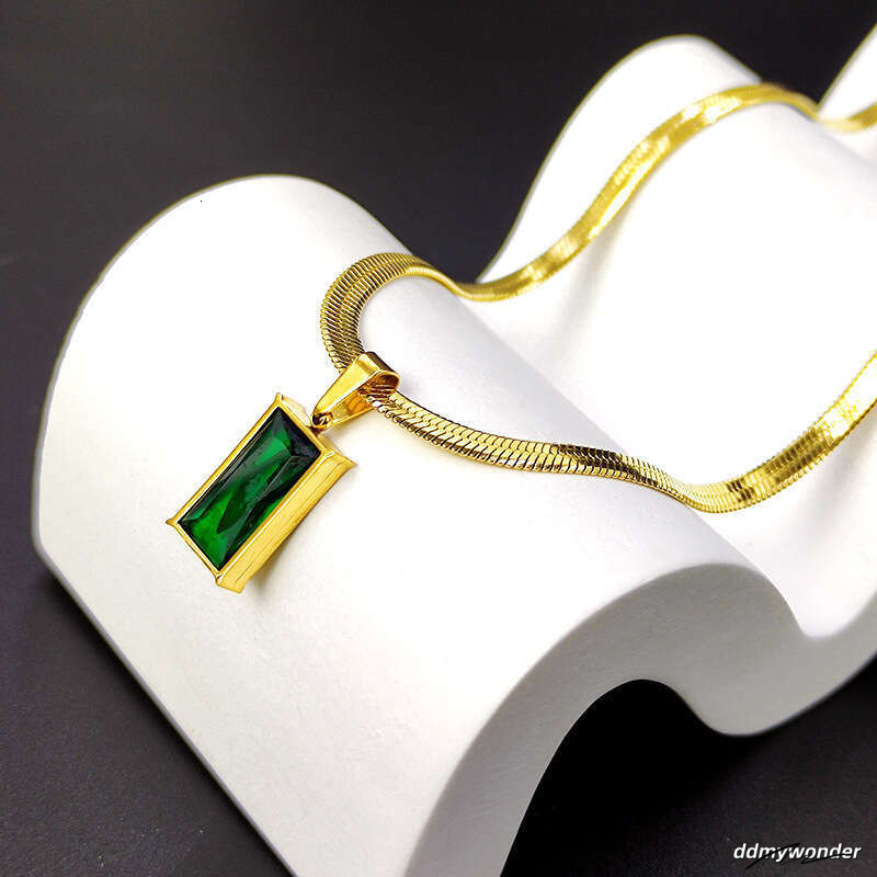 Japanese And Korean Style Niche Design Blade Chain High-End Emerald Zircon Pendant Titanium Steel Necklace For Women ddmywonder ddmywonder