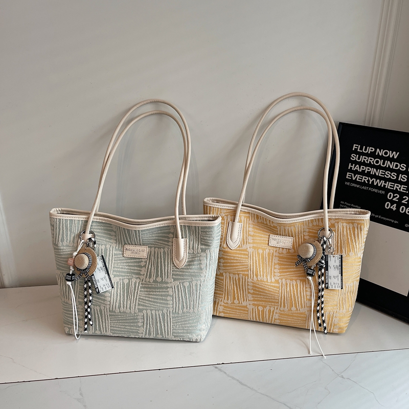 Autumn women's large capacity handbag, student premium spacious bag, simple and versatile shoulder bag, women's essential crossbody bag for 