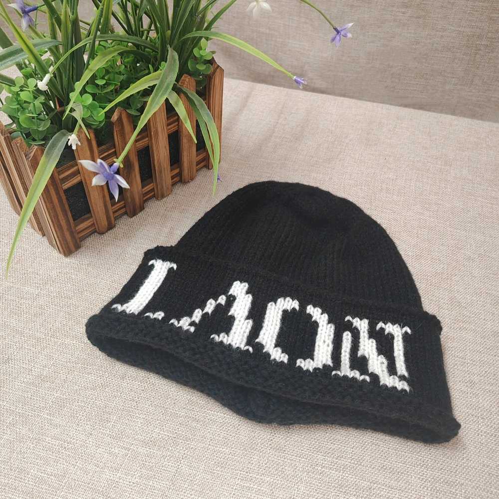 2025 New Big Head Woolen Hat for Men and Women in Autumn and Winter Face Showing Small Letter Knitted Hat Red Warm Hat Cold HatXJ250910