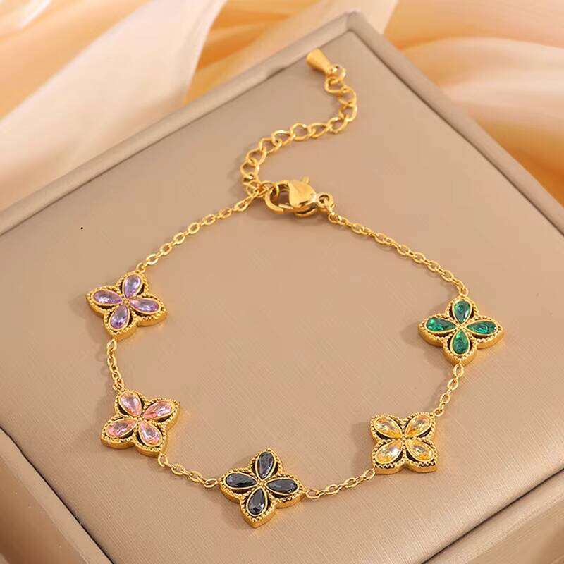 Trendy Women's Luxurious Zircon Four-Leaf Clover Green Moissanite Unique Stainless Steel Chain Flower Bracelet