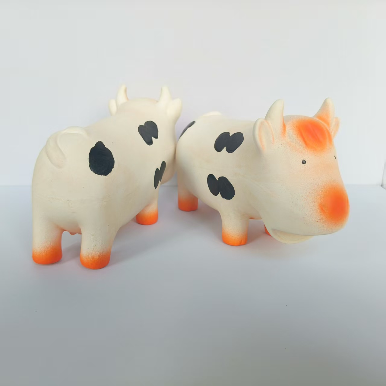 Latex Interactive Cow Dog Toys with Birght Color for Dogs Mental and Dental Health Soft Chewy Pet Toys For Medium Dogs Toy 2pcs/Pack