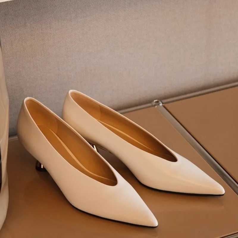 Stiletto Heels Spring New Pointed Toe Shallow Mouth Kitten Heel Patent Leather Low Heel Professional Single Shoes W250910