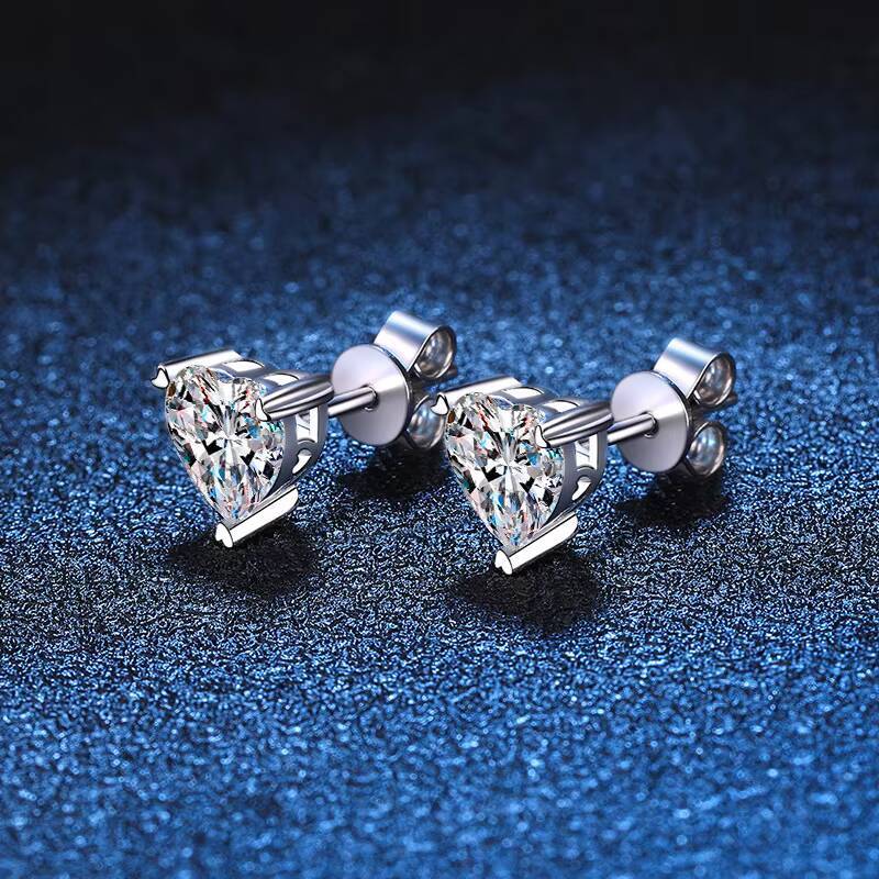 Wholesale Trendy 05ct 1ct Moissanite Heart Earrings Stud 925 Sterling Silver Moissanite Jewelry Moissanite Stud EarringS