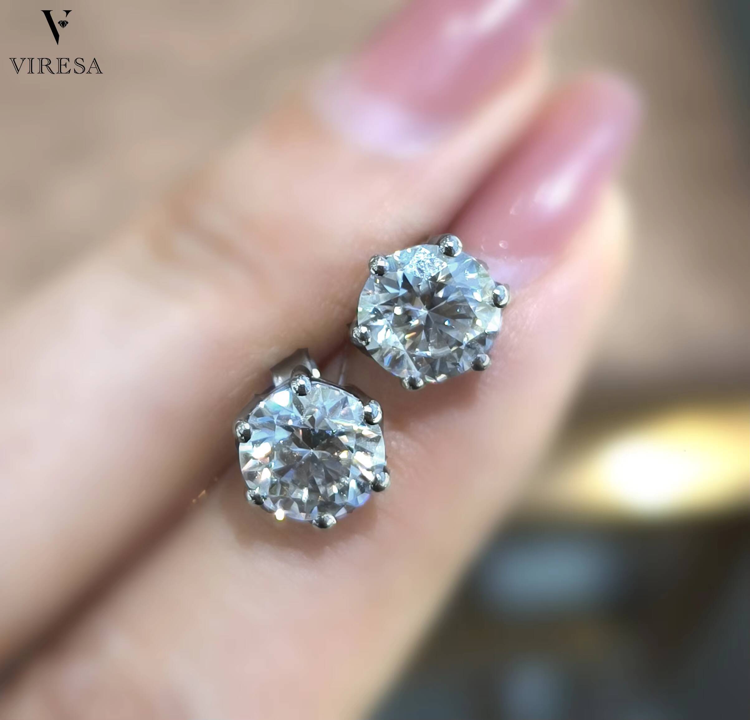 Classic Diamond Moissanite Simple Claw Earrings Round Elegant Style Embedded with Classic Diamond