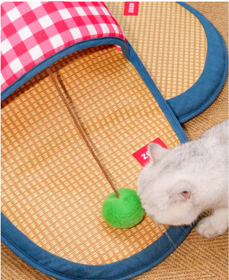 Durable Animal Comfort Zone: Easy-to-Clean Sleep Cozy Pad for Furry Friends