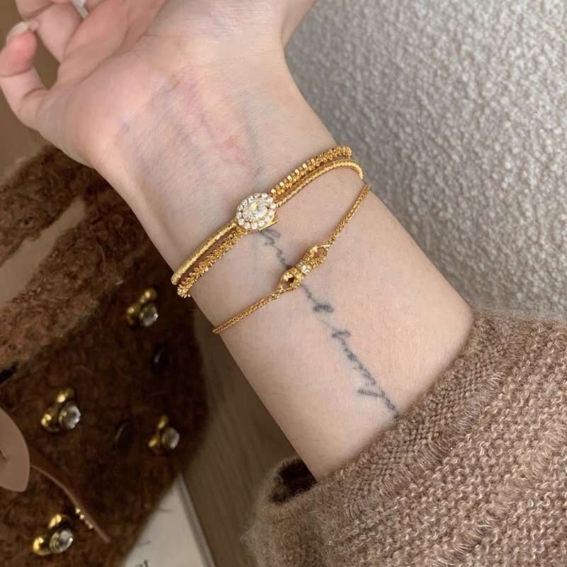 Vintage Style Middle-Aged Vra Bracelet for Women, Light , Niche, Exquisite, Stackable Jewelry, New Model