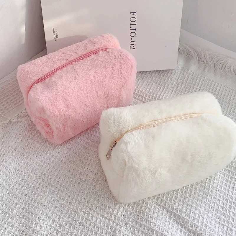 Fur Makeup Bags for Women Soft Travel Cosmetic Bag Organizer Case Young Lady Girls Make Up Case Necessaries 1 Pc Solid HandbagsXJ250910