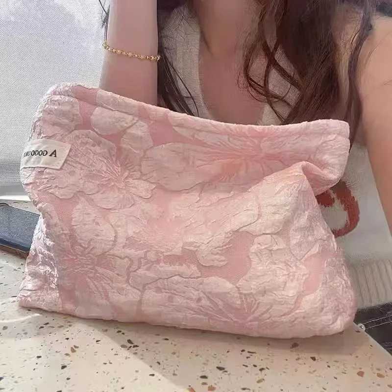 Canvas Female Floral Makeup Bag Large Cosmetic Bags Pouch Large Capacity Travel Storage Bags Simple Ladies Clutch HandbagsXJ250910