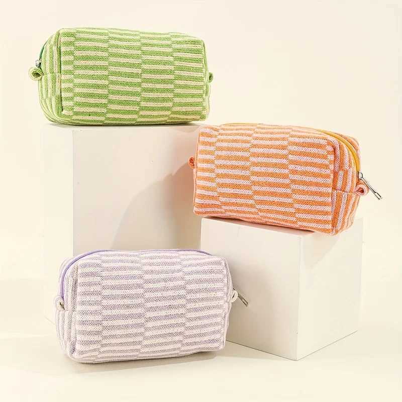 Large Capacity Striped Plaid Makeup Bag Durable Polyester with Lace Trim Toiletry Cosmetic Organizer for BrushesXJ250910