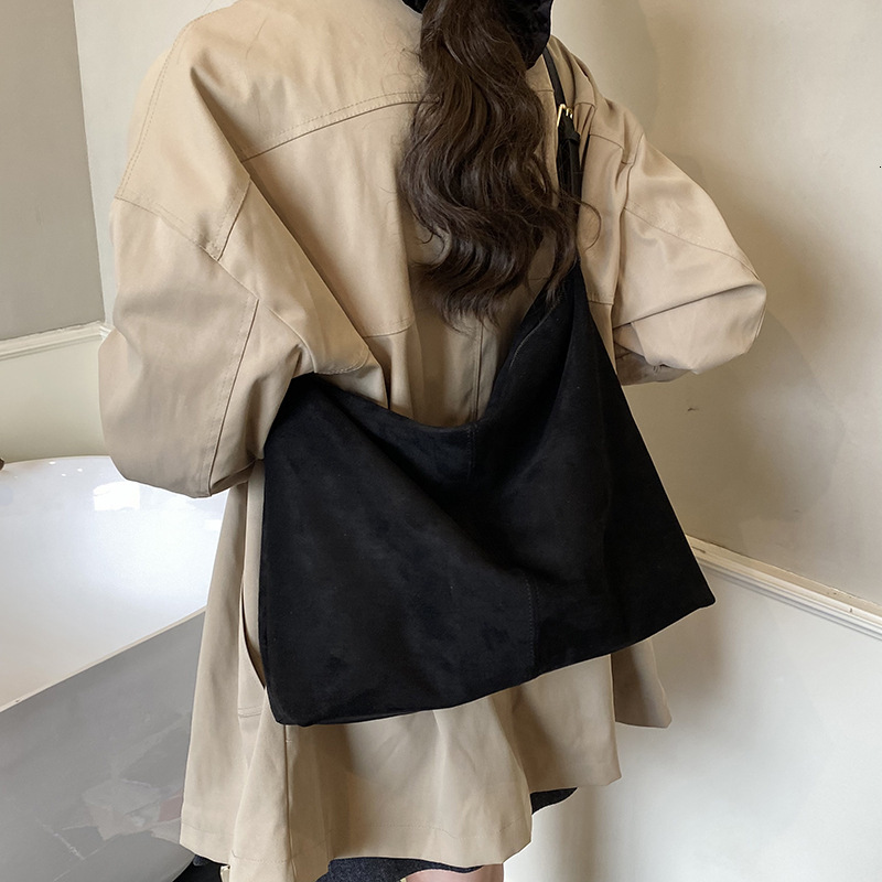 Free shipping designer High-End Matte Tote Bag for Women New Fashion Retro Texture Shoulder Bag Large Capacity Commuter Bag Underarm Bag