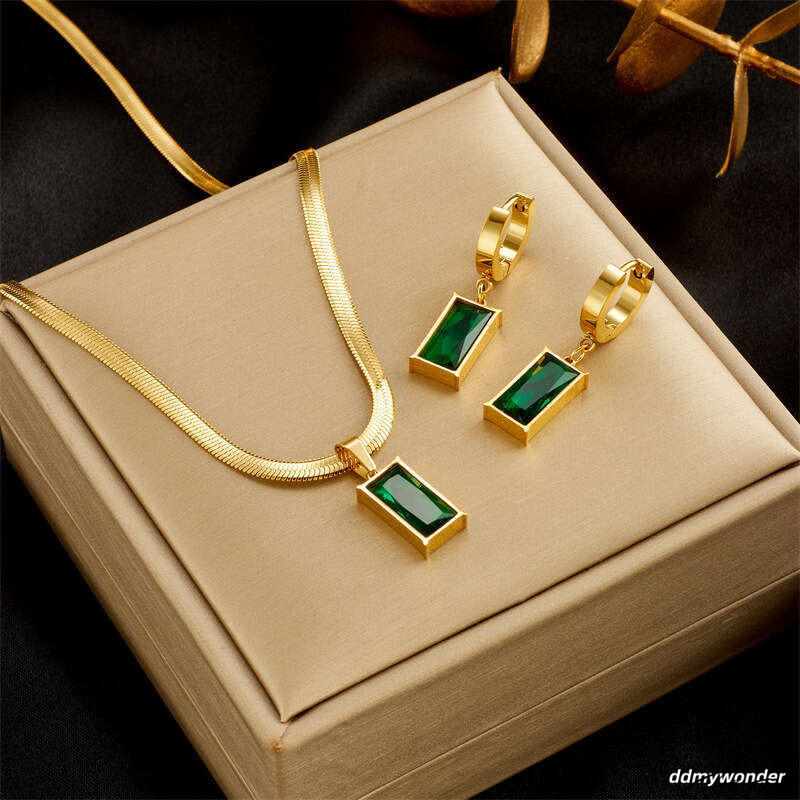 Japanese And Korean Style Niche Design Blade Chain High-End Emerald Zircon Pendant Titanium Steel Necklace For Women ddmywonder ddmywonder