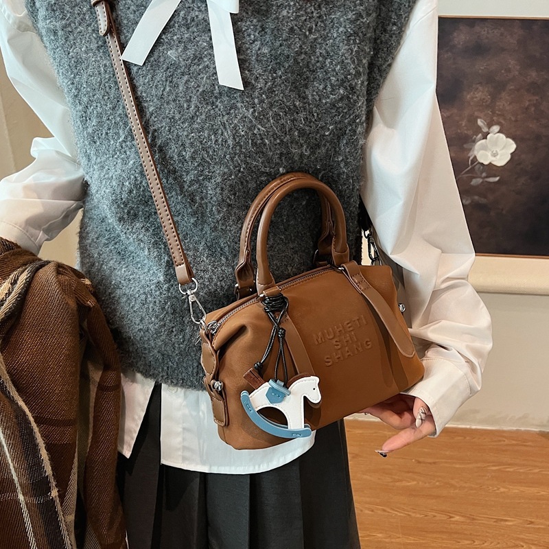 2025 designer's new high-end niche commuting casual crossbody bag