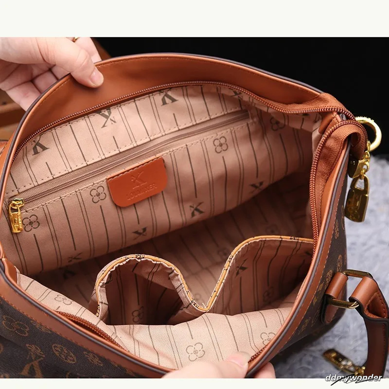 Light Womens Bag 2025 Fashionable Versatile And Highend Handbag With Large Capacity Single Shoulder Crossbod 250805 ddmywonder ddmywonder