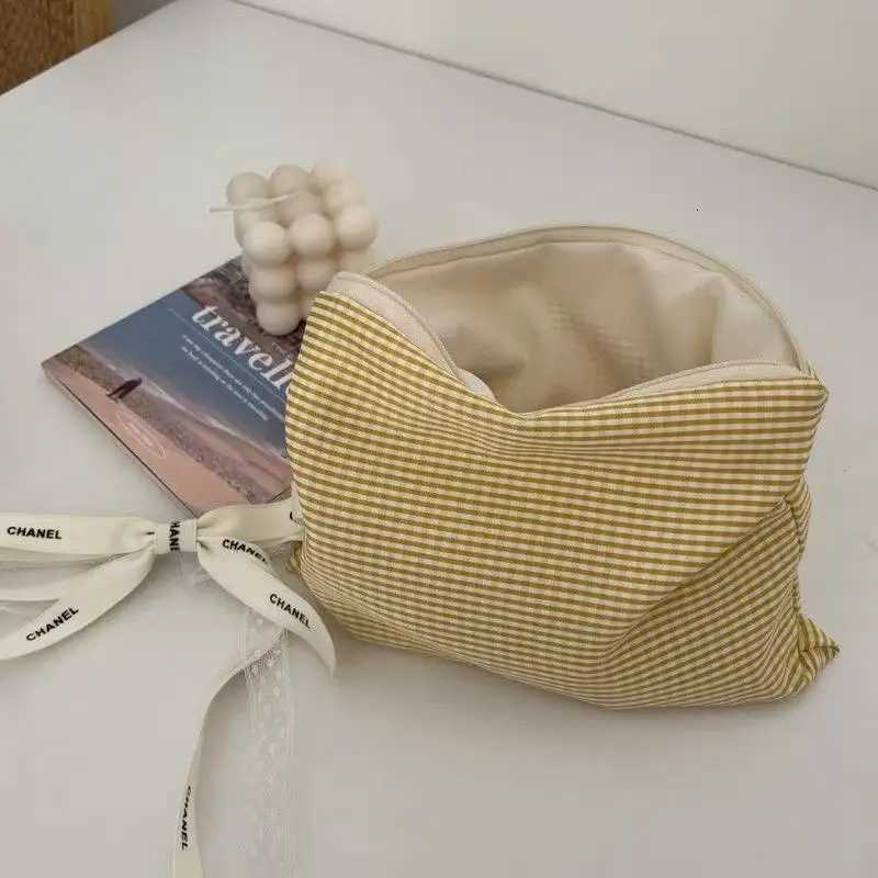 Fashion Travel Organiser Large Purse Bag Zipper Pouch Sweet Cosmetic Bags Wash Beauty Storage Pouches Girls Plaid Makeup BagsXJ250910