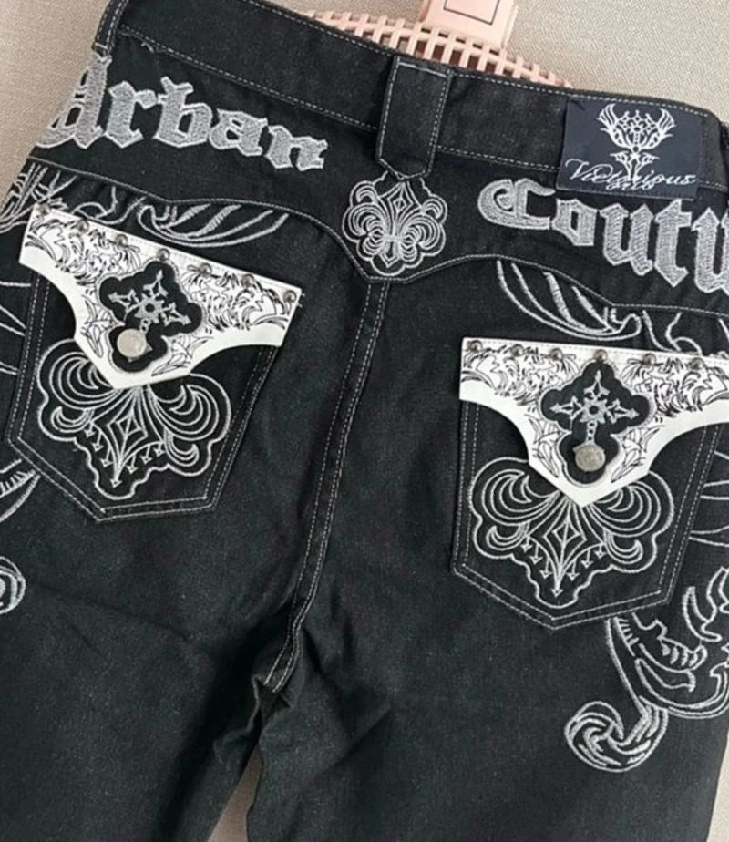 Pocket embroidered denim shorts male American Y2K hip hop print loose shorts Gothic retro Harajuku fashion pants 250909