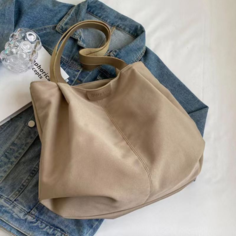 2025 Designer's New Handbag Commuter Shoulder Bag
