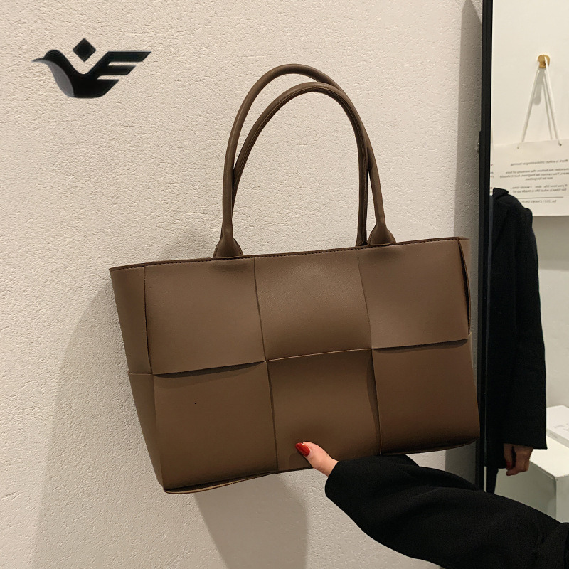 Feiyan Free Shipping New Designer Bag Large Capacity Bag 2025 Fashion Woven Shoulder Bag Handheld Crossbody Bag Versatile Tote Bag