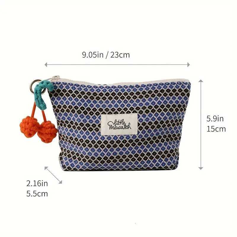 Memory Blue Cherry Pendant Makeup Bag Vintage Handmade Yarn Woven Geometric Portable Large Capacity ClutchXJ250910