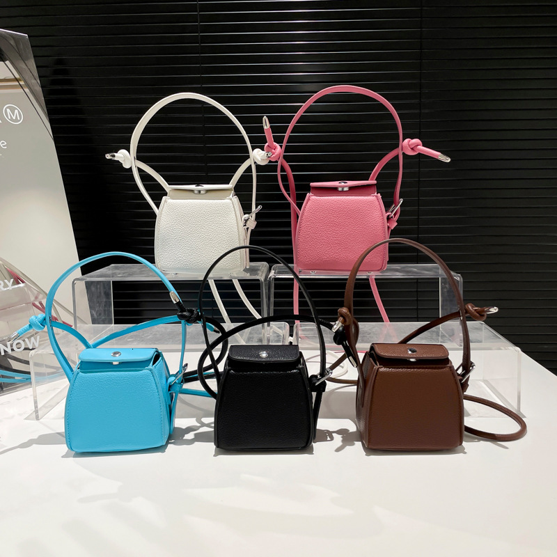 2025 autumn new niche design light luxury elegant fashion trend versatile style women's small square bag designer bag