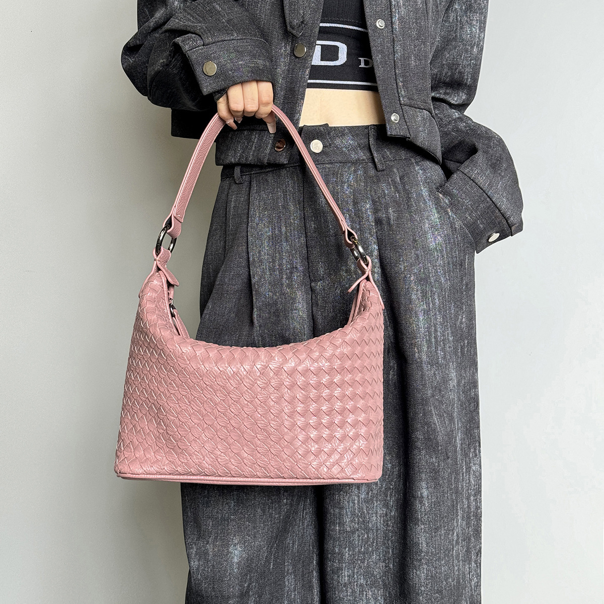 Free Shipping Luxury Designer Woven Bag for Women Fashion Pink Pu Leather Underarm Shoulder Bag