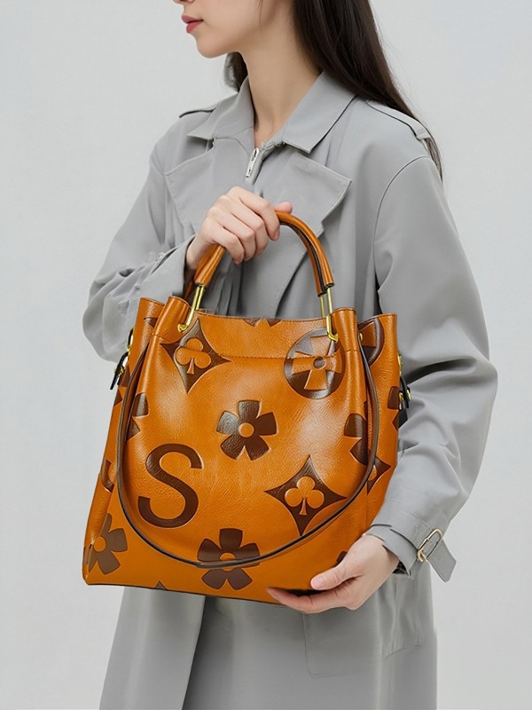 new Free shipping designer bag Crossbody bag with women's layered design fashionable and convenient