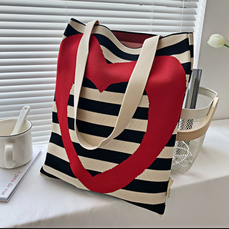New Heart Shaped Pillow Free Shipping Student Tutoring Bag Designer Bag Office Worker Document Bag High Appearance Japanese And Luxury Bag Korean Simp